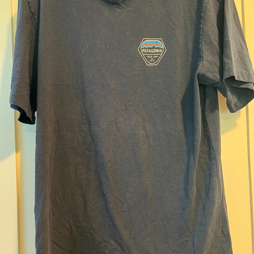 Patagonia men's t shirts size medium